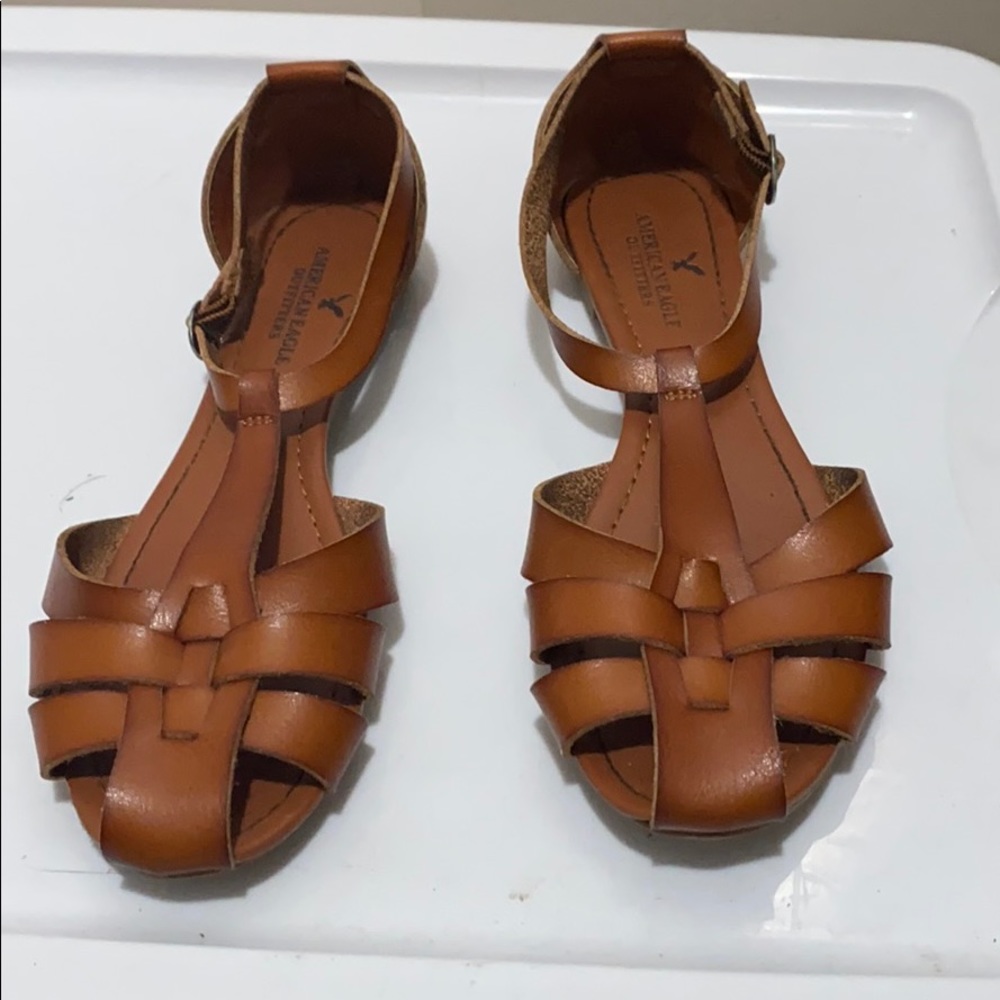 Strap sandals